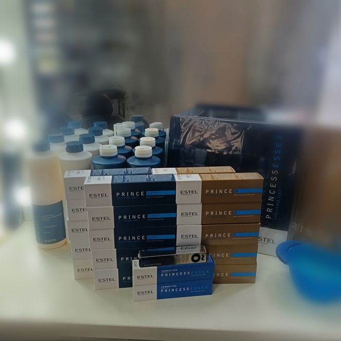 Делаю стрижу, укладку, прическу, коррекция бровей, макияж мелирование