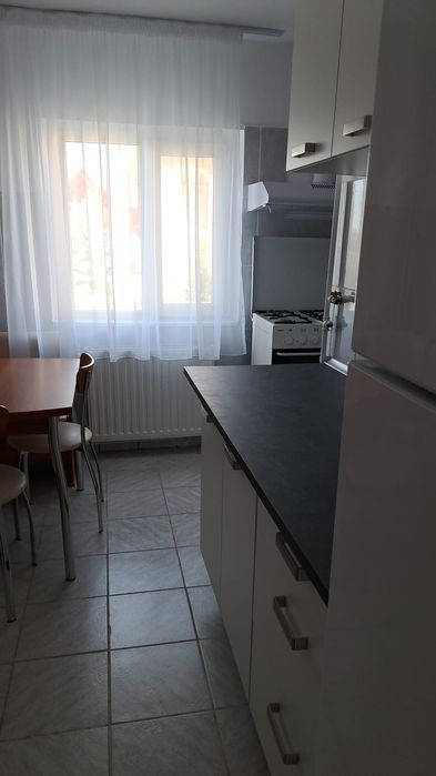 Inchiriez apt 2 cam decomandat