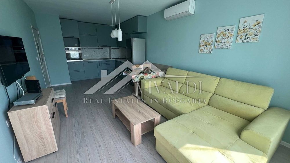 Дава се под наем Двустаен апартамент в к.к. Св.Св. Константин и Елена - 65 кв.м за 847.62 € - Снимка #3