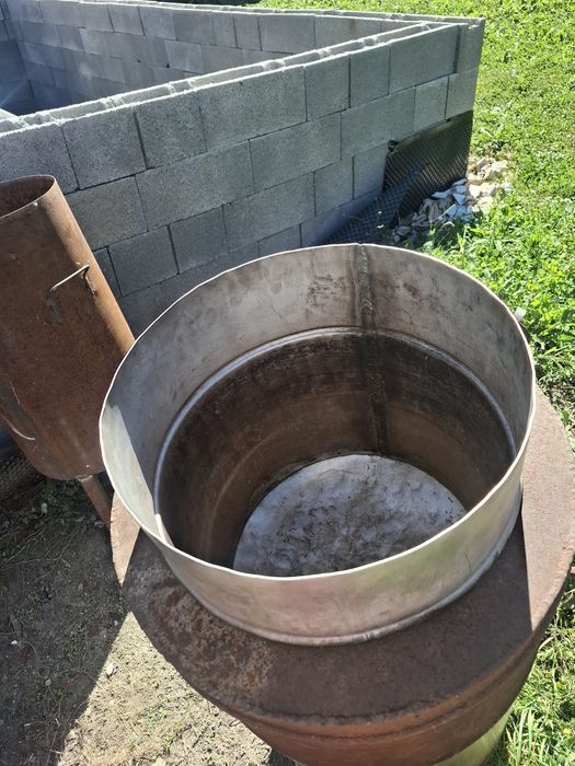 Vând două cazane de țuică unul de cupru ,și unul de inox