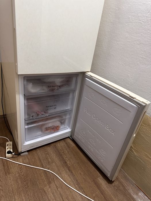 Продам холодильник samsung!!СРОЧНО