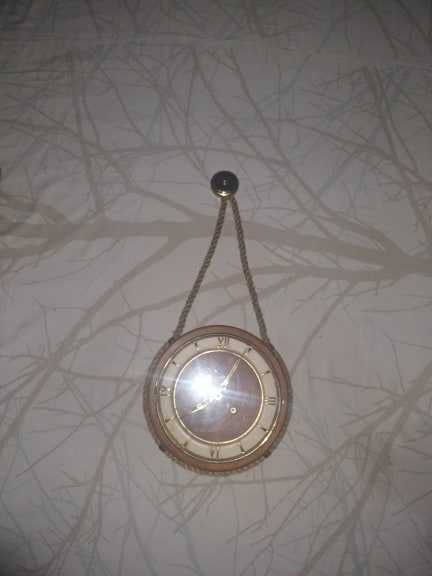 Ceas de perete mecanic     .