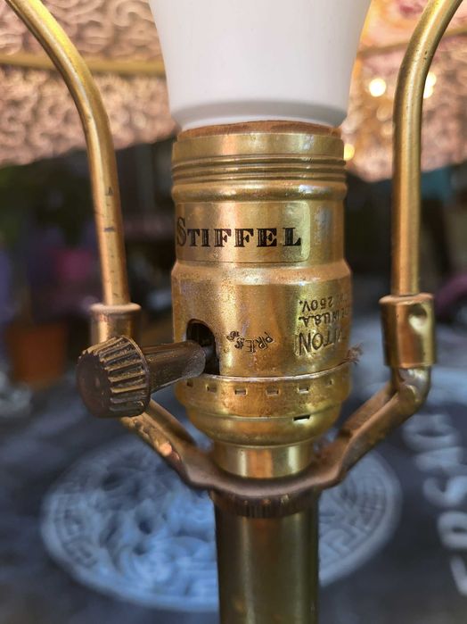 Старинна настолна лампа