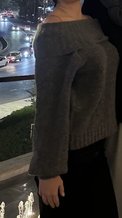 Кофта с открытыми плечами