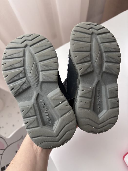 Vand adidasi skechers marimea 23