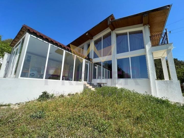 Къща в Варна-м-т Акчелар