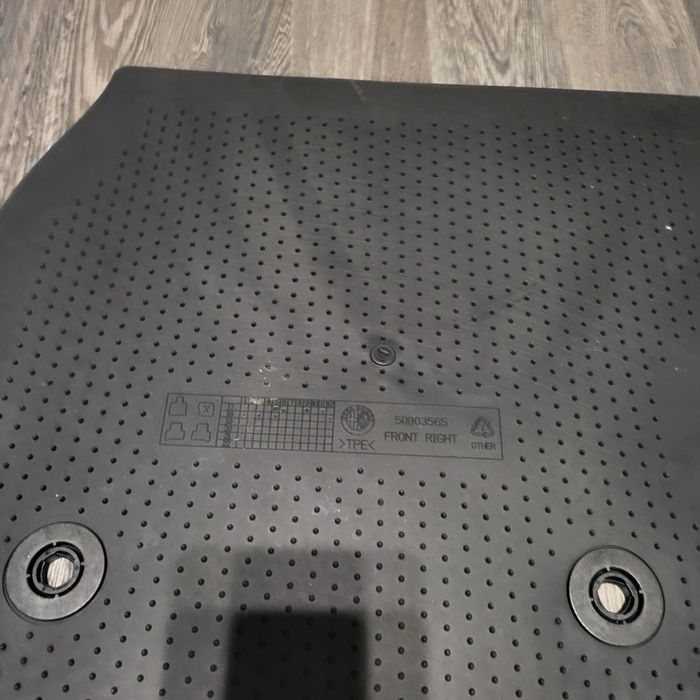 Оригинални гумени стелки за Алфа Ромео Стелвио