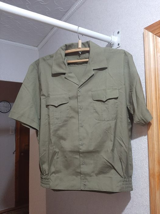 Рубашки с короткими рукавами. Хаки цвета. НОВЫЕ. Размер:44, 52--54.