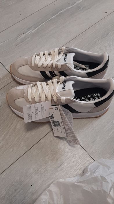 Vand adidas marimea 41 nou
