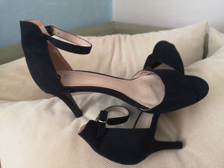 Дамски елегантни обувки, различни модели.