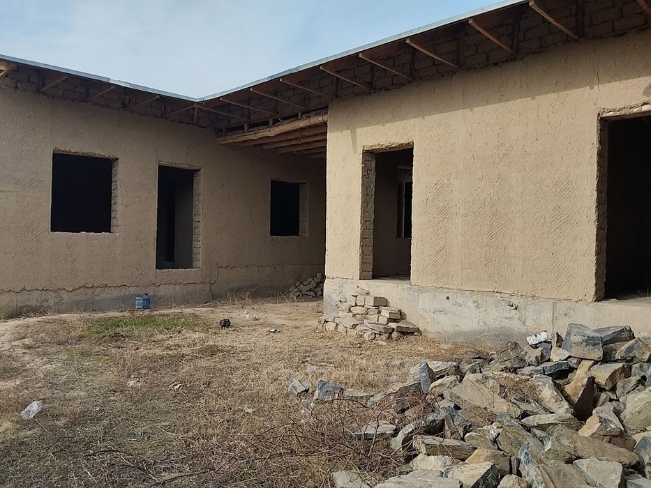 Uy sotiladi 6sotix 8xona