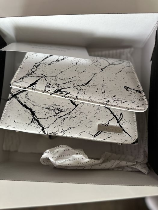 Продавам нова чанта с мраморен принт Marabella