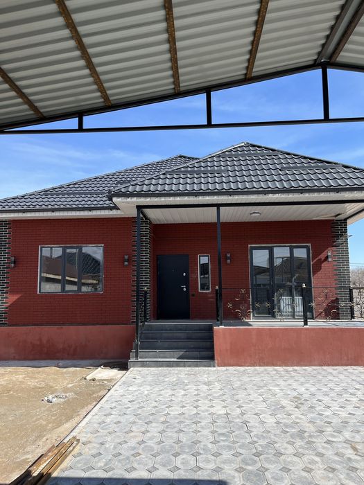 продам дом в хорошем районе 10 микрорайон.