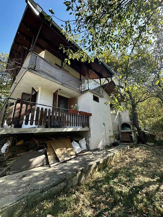 Къща в Ловеч, област-гр.Троян площ 66 цена 75000