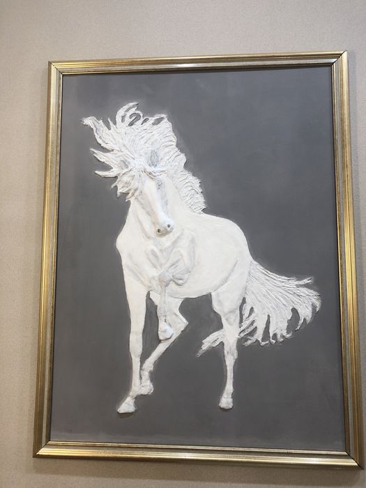 Продам обьемную картину барельеф Белая лошадь
