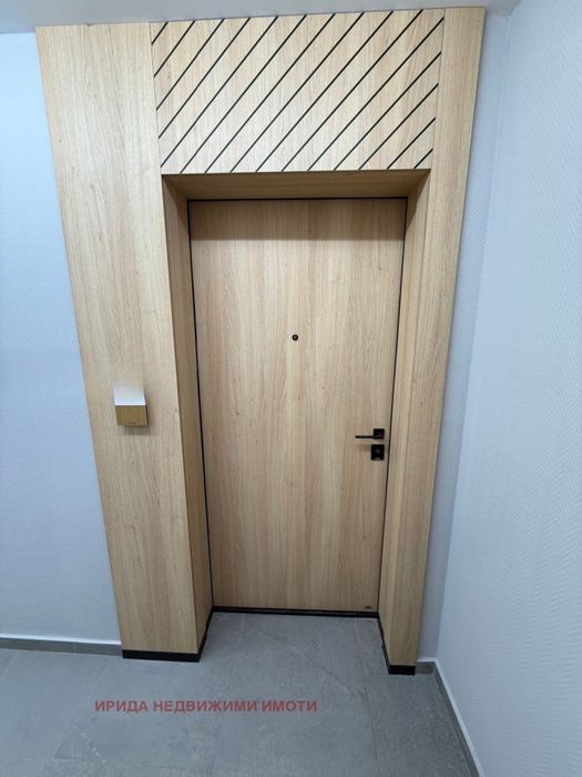 Тристаен апартамент до Руски паметник с  АКТ 16!