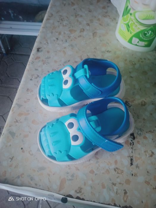 Детские сандали..