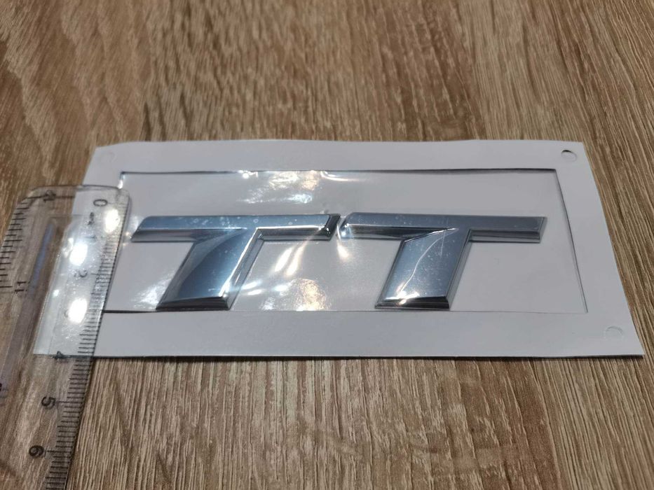 сребристи емблеми надписи Ауди ТТ нов модел