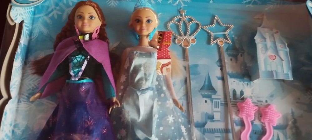 Неотваряна кутия с две кукли "Ледени принцеси"