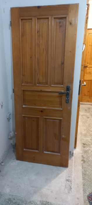 Врати от масивно дърво