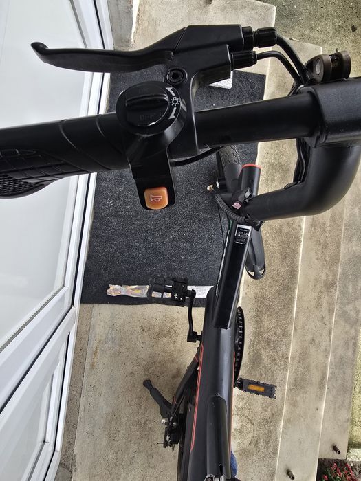 Bicicletă electrică E-Wheels