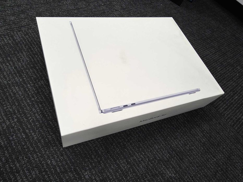 Cutie MacBook Pro si MacBook Air M4