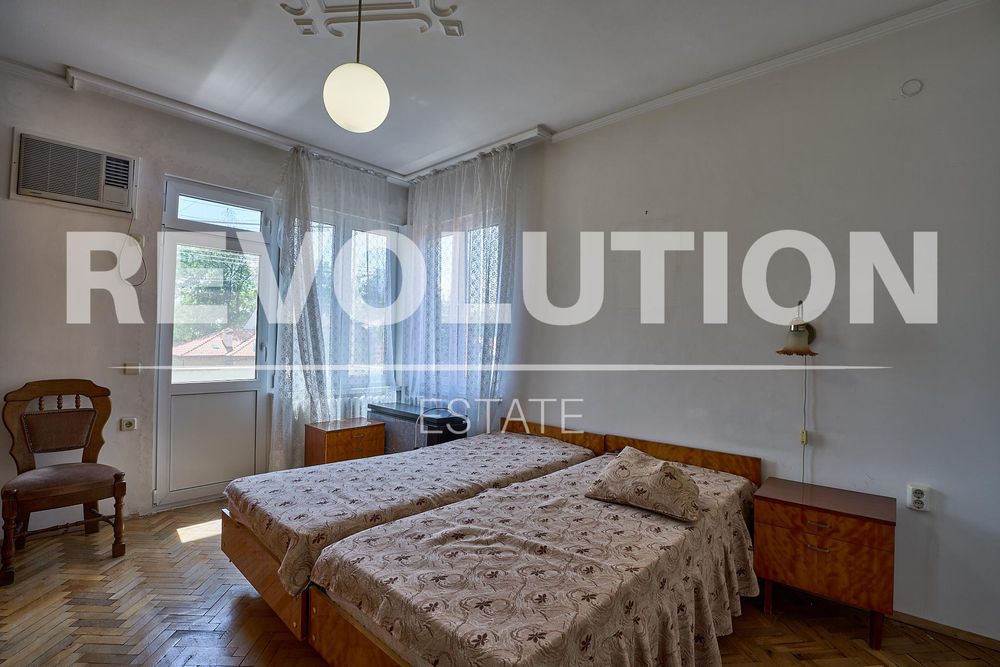 Дава се под наем Етаж от къща в Пловдив, Център - 108 кв.м за 425 € - Снимка #4