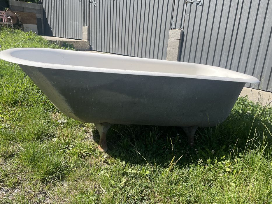 Băiță veche din fontă