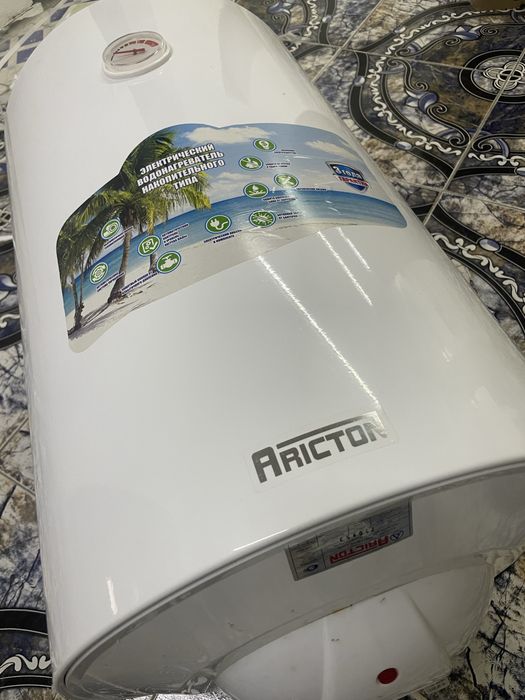 ariston sotiladi (tomchilab suv oqadi)