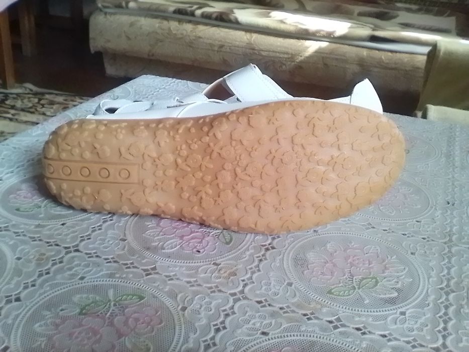 Продам новые летние босоножки