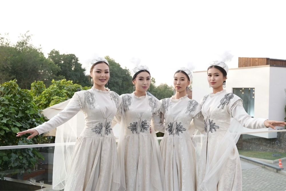 Костюмдер сатылады арзан бағада