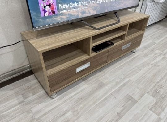 Продам ТВ тумбу 130см