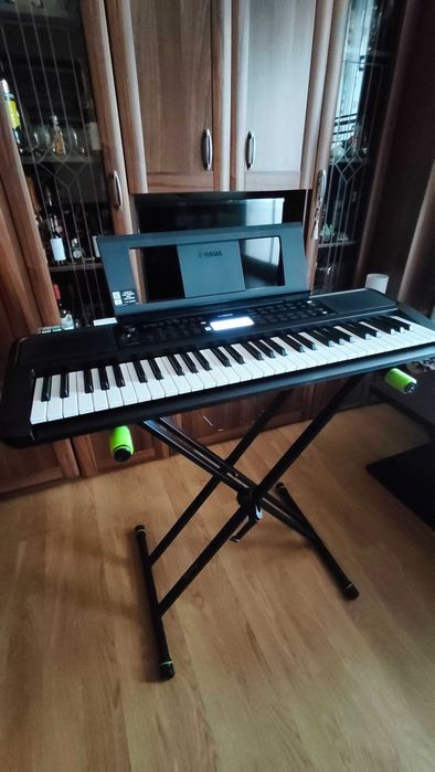 Yamaha PSR-E383 + stativ Gravity KSX 2
