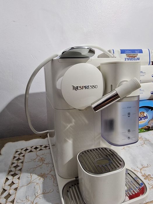Espressor Nespresso Lattissima