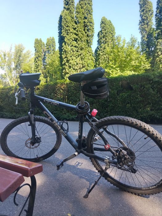 Vând bicicleta MTB cube 500 ron