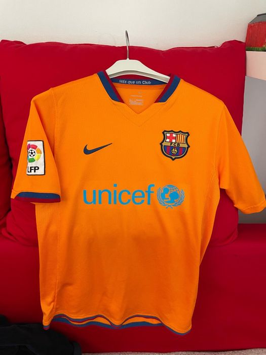 Vand tricouri fotbal