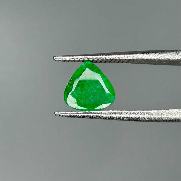 Натурален Смарагд (изумруд).