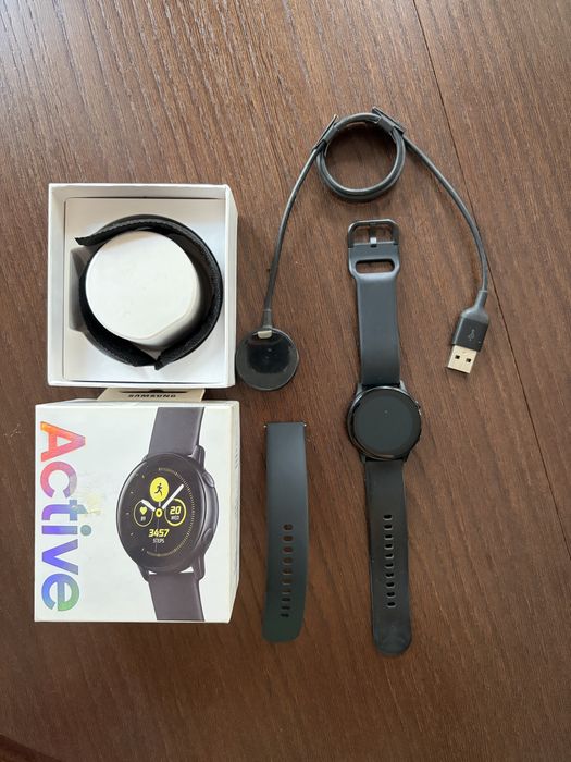 Смарт-часы Samsung Galaxy Watch Active
