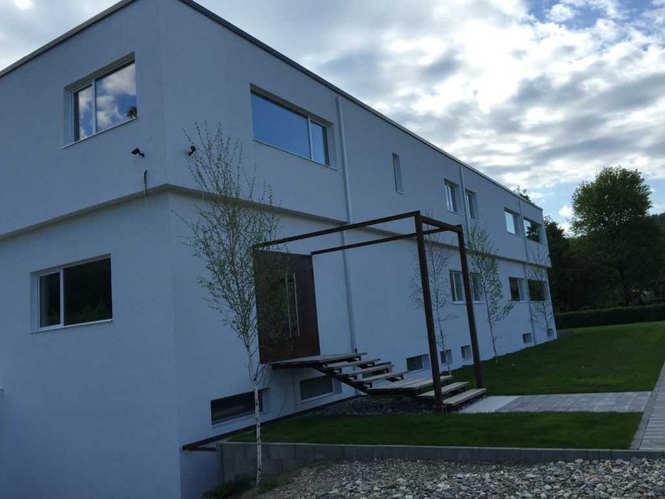 Dau in chirie  220 + 200 mp (parter + demisol), cladire Feleacu + hala