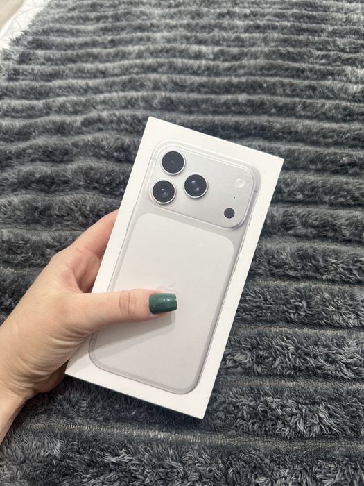 Продам айфон 17про 256гб