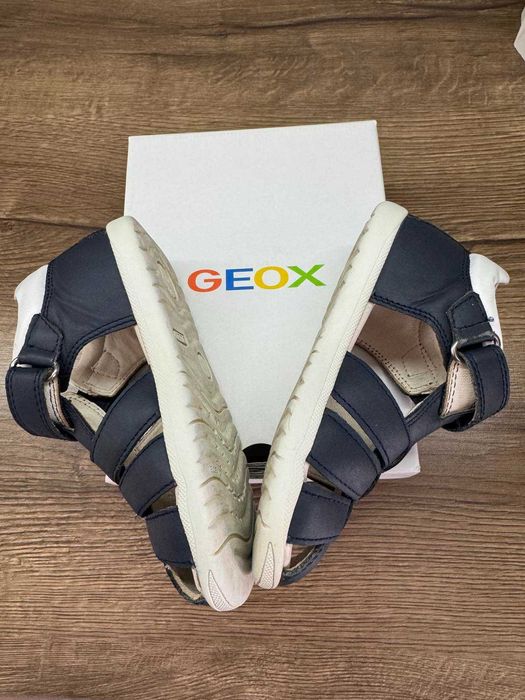 Детски сандали от кожа Geox