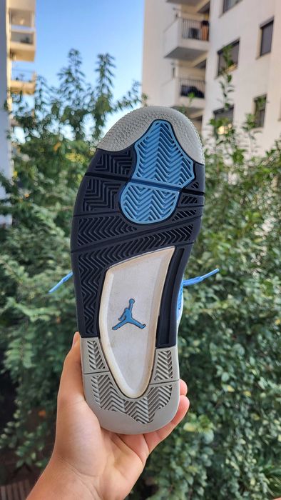 Jordan 4 University Blue