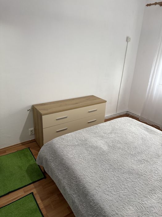Inchiriez apartament cu o camera 42 mp.