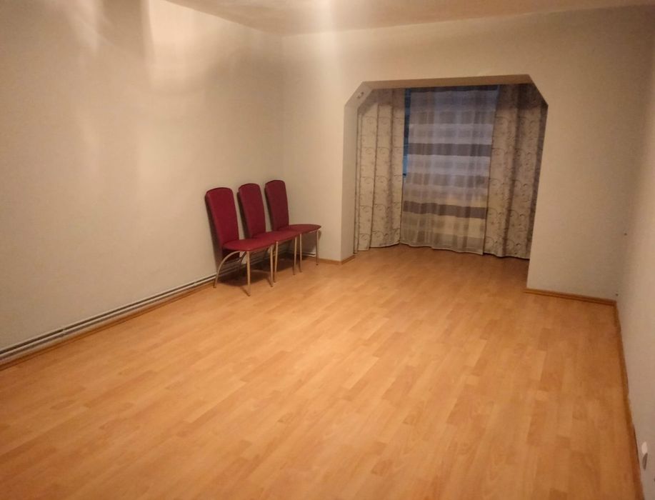 Inchiriez apartament zona Faget