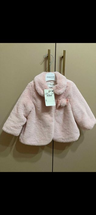 Продавам детско палто на Mayoral