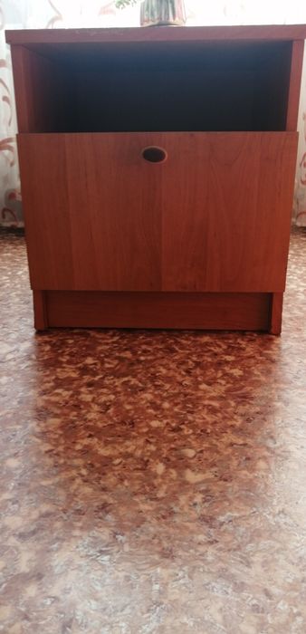 Продам тумбочку для спальни