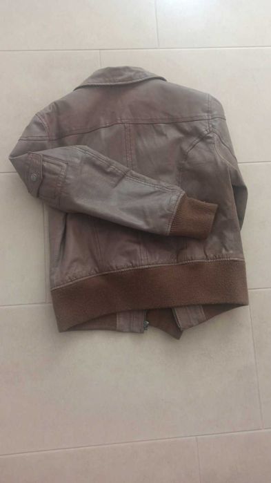 Яке кафвво ,естествена кожа,отговаря на номер М.