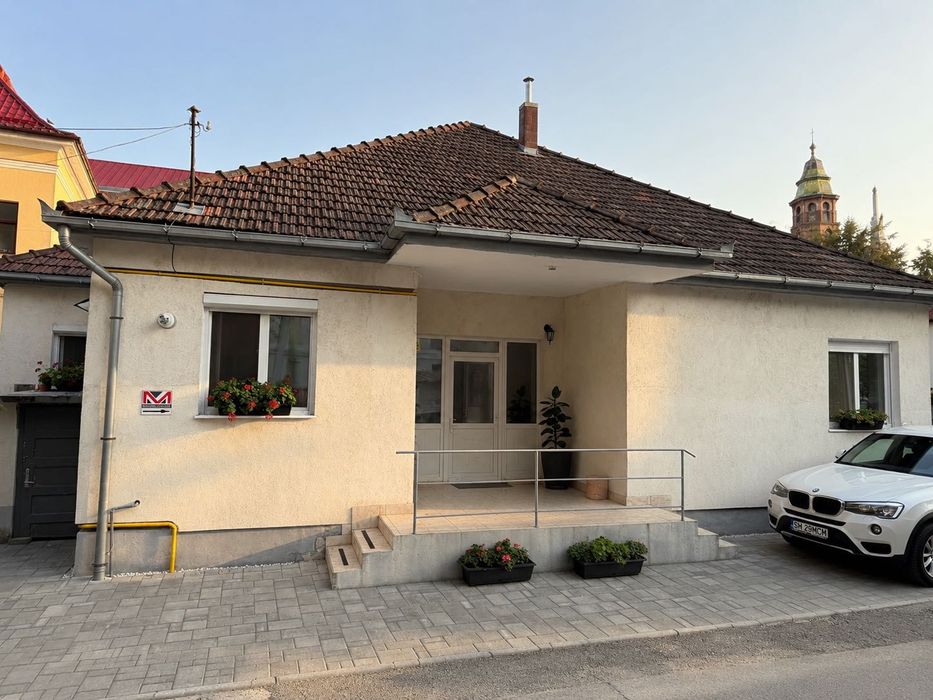 Casă ultracentrală în Satu Mare – curte proprie