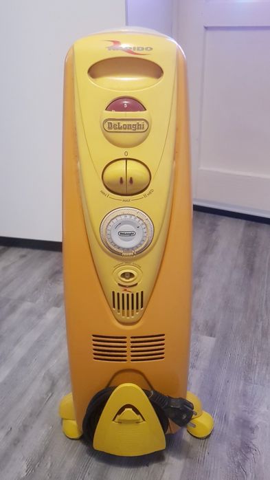 Calorifer pe ulei, DeLonghi (ITA), electric, pe roți
