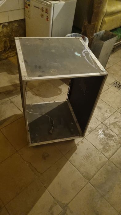 Рековый шкаф на ңолесах